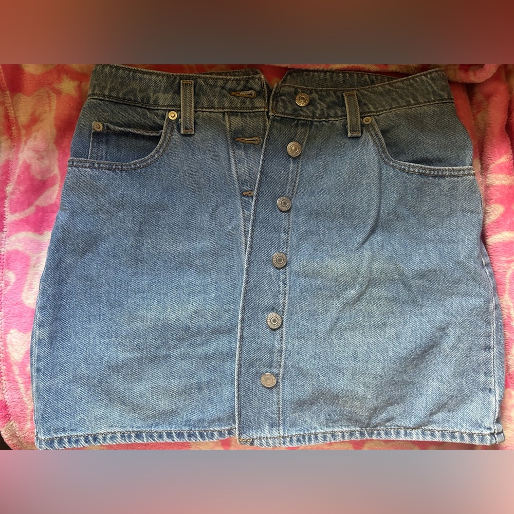 Levi’s High Waisted Button-Front Denim Skirt